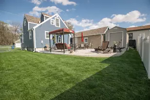 813 S Jefferson Ave, Dixon, IL 61021 - Photo 2