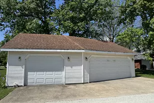 222 N Maple St, Herscher, IL 60941 - Photo 32
