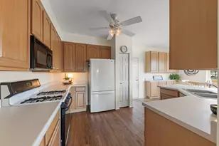 31301 Kline Cir, Warrenville, IL 60555 - Photo 8