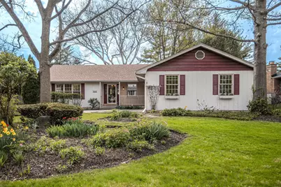 915 S Jefferson Street, Batavia, IL 60510 - Photo 1