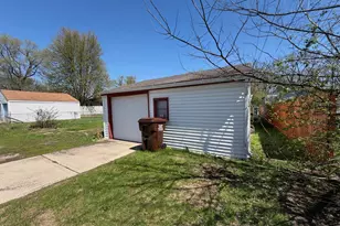 3016 Latham St, Rockford, IL 61103 - Photo 4
