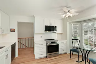 19 The Ct Of Greenway, Northbrook, IL 60062 - Photo 6