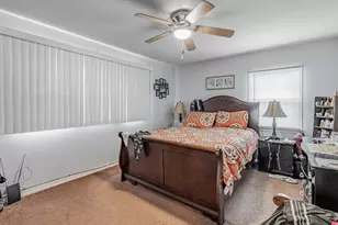 1045 Palace St, Aurora, IL 60506 - Photo 10