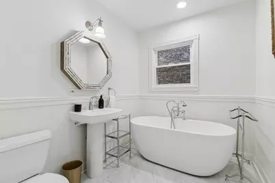 2106 W Addison Street, Chicago, IL 60618 - Photo 14