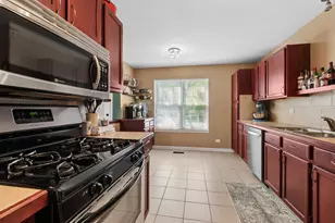 205 Parkview Dr, Wauconda, IL 60084 - Photo 10