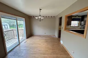 863 Pleasant St, Woodstock, IL 60098 - Photo 4