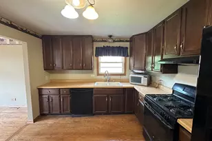 863 Pleasant St, Woodstock, IL 60098 - Photo 6