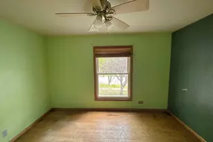 863 Pleasant St, Woodstock, IL 60098 - Photo 8