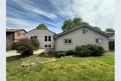 863 Pleasant Street, Woodstock, IL 60098 - Photo 2