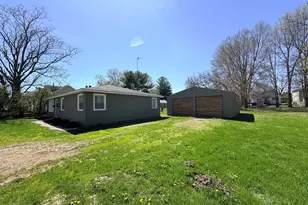114 S Commercial Ave, Amboy, IL 61310 - Photo 4
