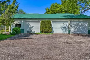 1431 Gillis Rd, Malta, IL 60150 - Photo 4