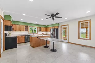 1431 Gillis Rd, Malta, IL 60150 - Photo 12