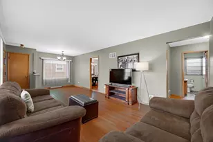 16404 Betty Ln, South Holland, IL 60473 - Photo 2