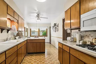 902 S See-Gwun Ave, Mount Prospect, IL 60056 - Photo 6