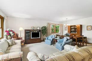 902 S See-Gwun Ave, Mount Prospect, IL 60056 - Photo 2