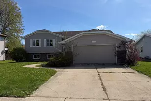 2375 Chestnut Ln, Morris, IL 60450 - Photo 2