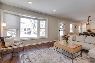 1011 N Haddow Ave, Arlington Heights, IL 60004 - Photo 4
