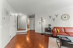 1332 McDowell Rd, Naperville, IL 60563 - Photo 6