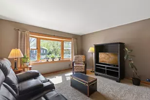 814 Scott St, Algonquin, IL 60102 - Photo 2
