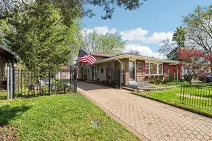 2176 N Westmoreland Dr, Palatine, IL 60074 - Photo 2