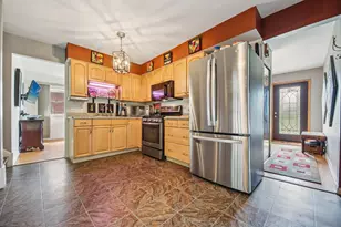 2176 N Westmoreland Dr, Palatine, IL 60074 - Photo 8