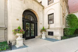 2600 N Lakeview Ave, Chicago, IL 60614 - Photo 2