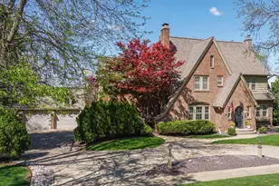 1202 Elmwood Rd, Bloomington, IL 61701 - Photo 2