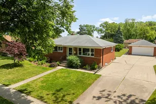 3 Audrey Ln, Mount Prospect, IL 60056 - Photo 2