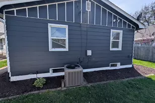 2505 23rd Ave B Ave, Moline, IL 61265 - Photo 6