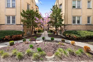 417 Wisconsin Ave, Oak Park, IL 60302 - Photo 2