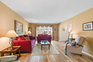 1363 W St James Ct, Palatine, IL 60067 - Photo 8