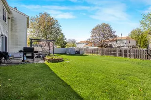 1300 Pembrook Circle, Roselle, IL 60172 - Photo 6