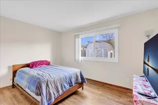 111 Brookside Dr, Glendale Heights, IL 60139 - Photo 10