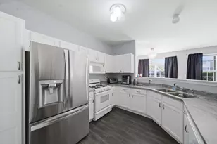 573 N Fox Trl, Round Lake, IL 60073 - Photo 10
