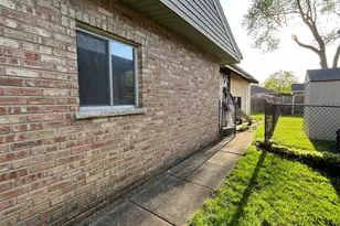 404 Jerome Pl, Wheeling, IL 60090 - Photo 10