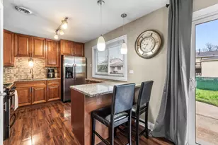 89 W Schubert Ave, Glendale Heights, IL 60139 - Photo 8