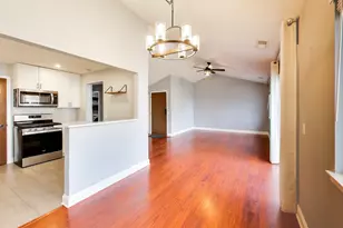 10 Waterbury Ln, Schaumburg, IL 60193 - Photo 10