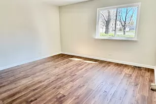 1053 Scanlon Dr, Wheeling, IL 60090 - Photo 10