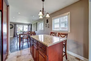 615 N Prospect Manor Ave, Mount Prospect, IL 60056 - Photo 6