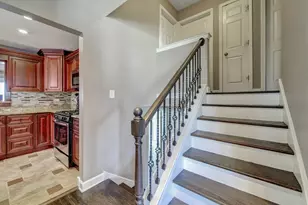 615 N Prospect Manor Ave, Mount Prospect, IL 60056 - Photo 2
