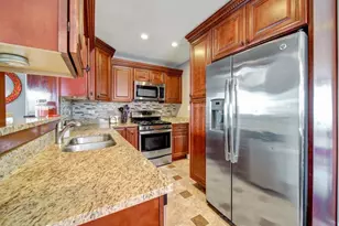 615 N Prospect Manor Ave, Mount Prospect, IL 60056 - Photo 8