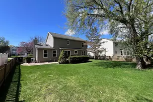 340 Greenview Dr, Crystal Lake, IL 60014 - Photo 4