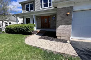 340 Greenview Dr, Crystal Lake, IL 60014 - Photo 8