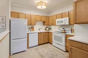 605 Barrington Ave, East Dundee, IL 60118 - Photo 2