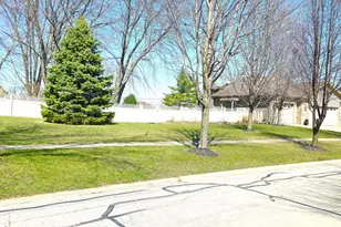 26708 W Megan Dr, Channahon, IL 60410 - Photo 4