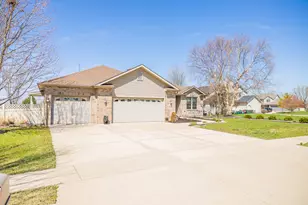 26708 W Megan Dr, Channahon, IL 60410 - Photo 2