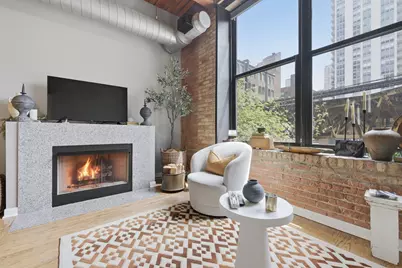 300 W Grand Avenue #203, Chicago, IL 60654 - Photo 4