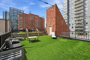 300 W Grand Ave, Chicago, IL 60654 - Photo 8