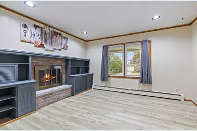 211 E Ottawa Street, Sycamore, IL 60178 - Photo 6