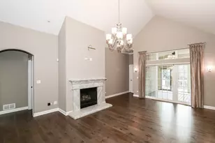 6 Sugar Maple Ct, Lake in the Hills, IL 60156 - Photo 4